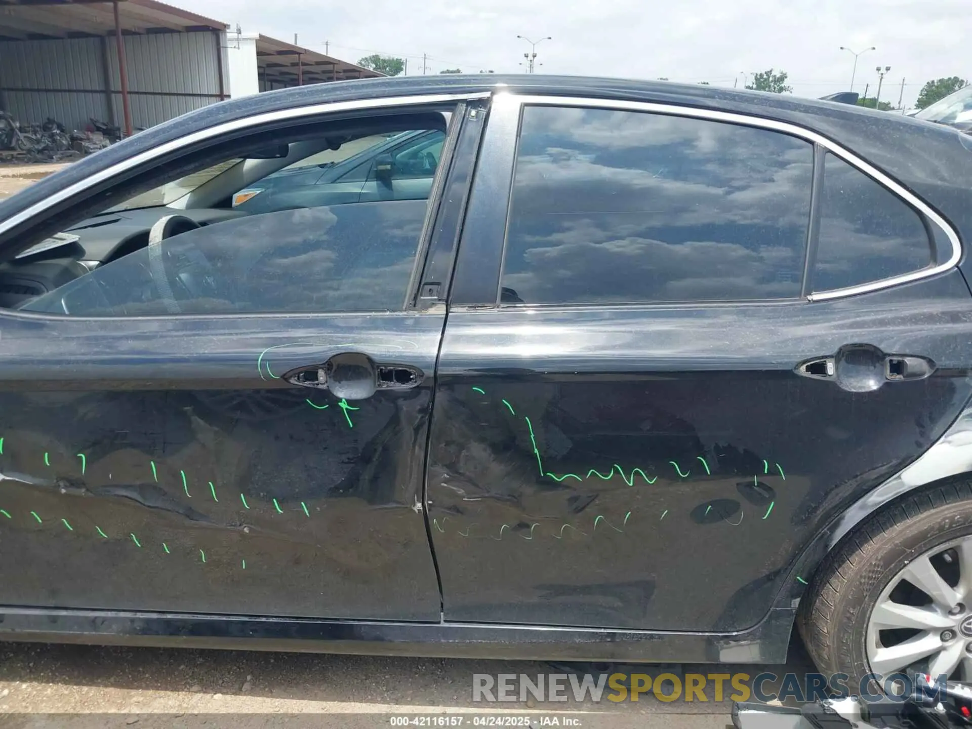 14 Photograph of a damaged car 4T1C11AK3LU364728 TOYOTA CAMRY 2020
