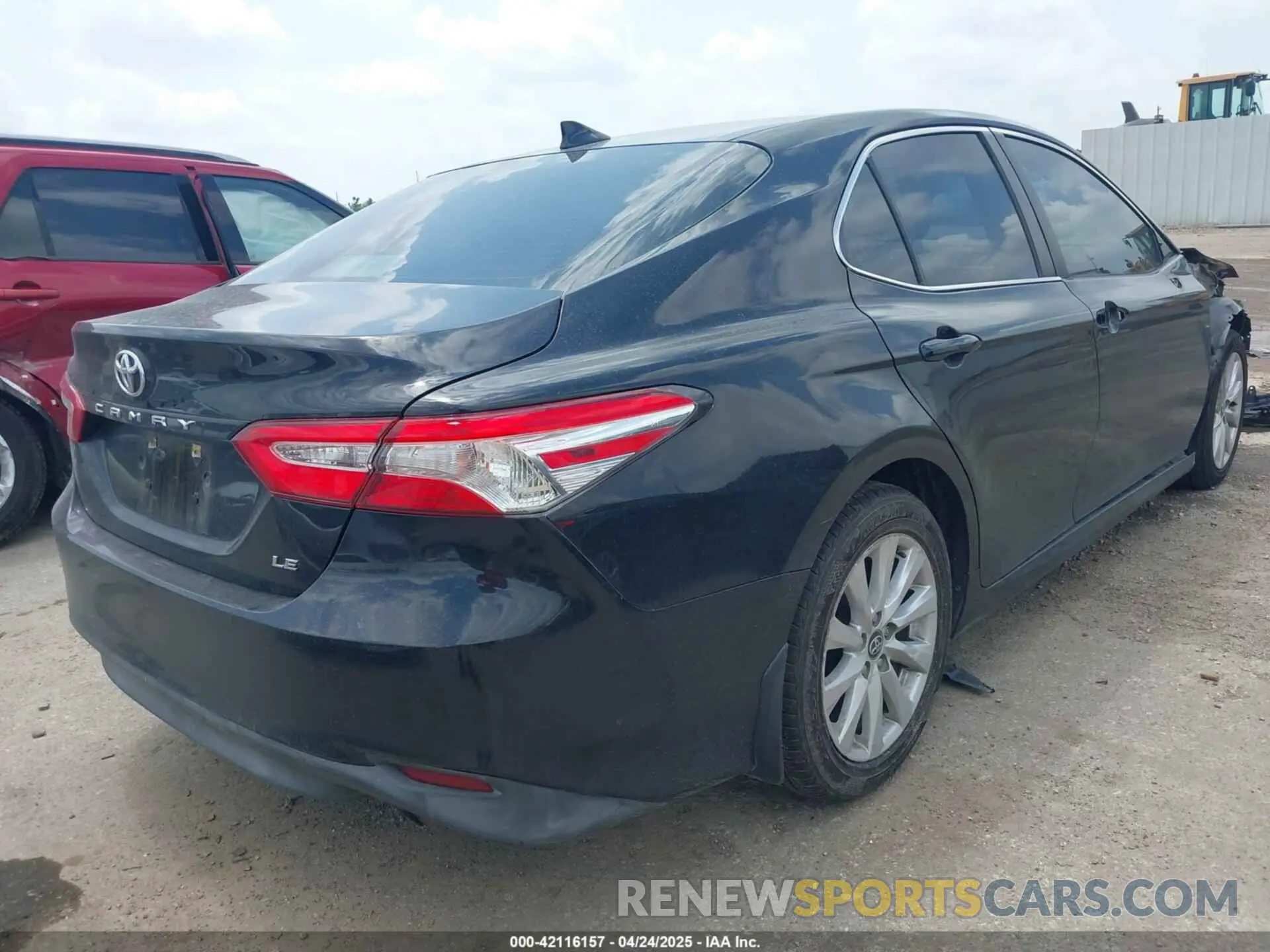 4 Photograph of a damaged car 4T1C11AK3LU364728 TOYOTA CAMRY 2020