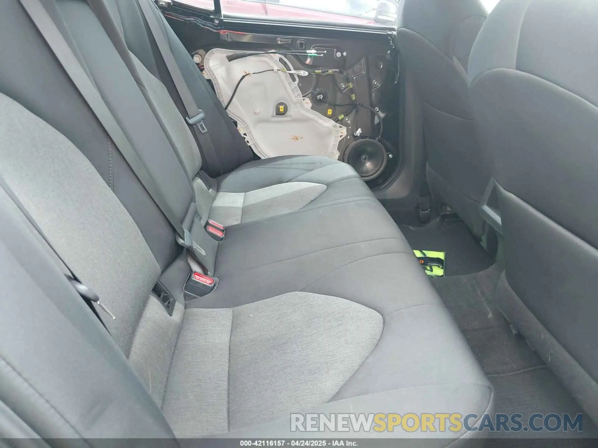 8 Photograph of a damaged car 4T1C11AK3LU364728 TOYOTA CAMRY 2020