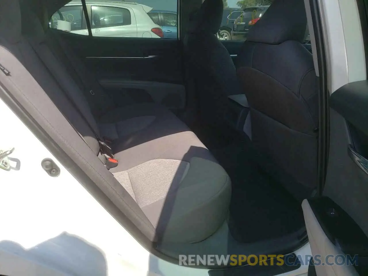 6 Photograph of a damaged car 4T1C11AK3LU905597 TOYOTA CAMRY 2020