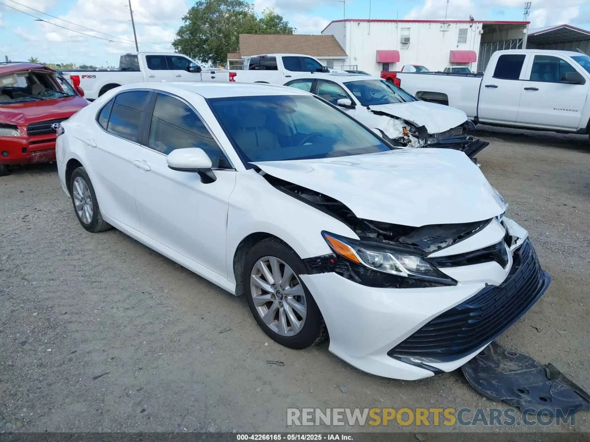 1 Фотография поврежденного автомобиля 4T1C11AK3LU912842 TOYOTA CAMRY 2020