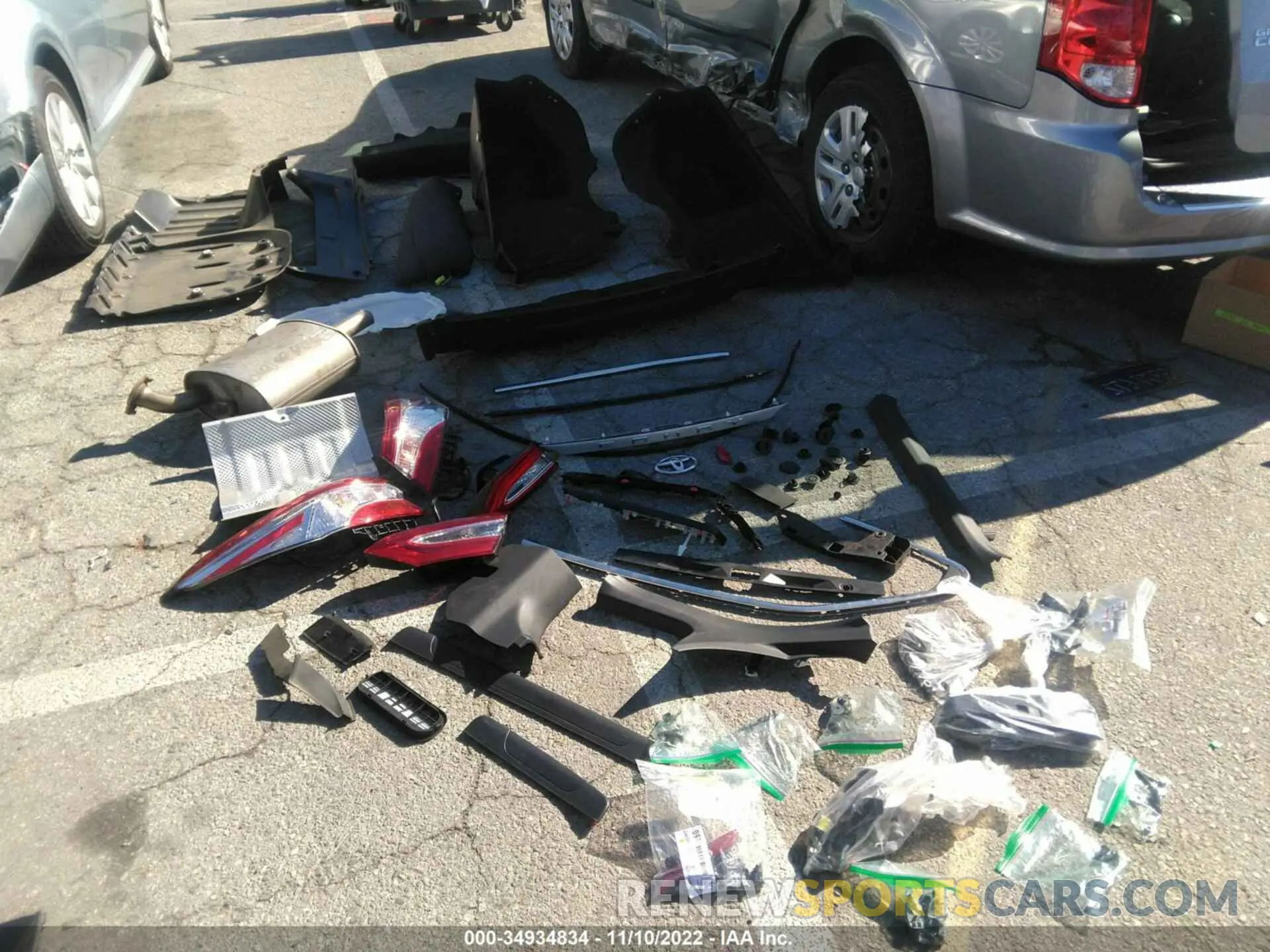 12 Photograph of a damaged car 4T1C11AK3LU949907 TOYOTA CAMRY 2020