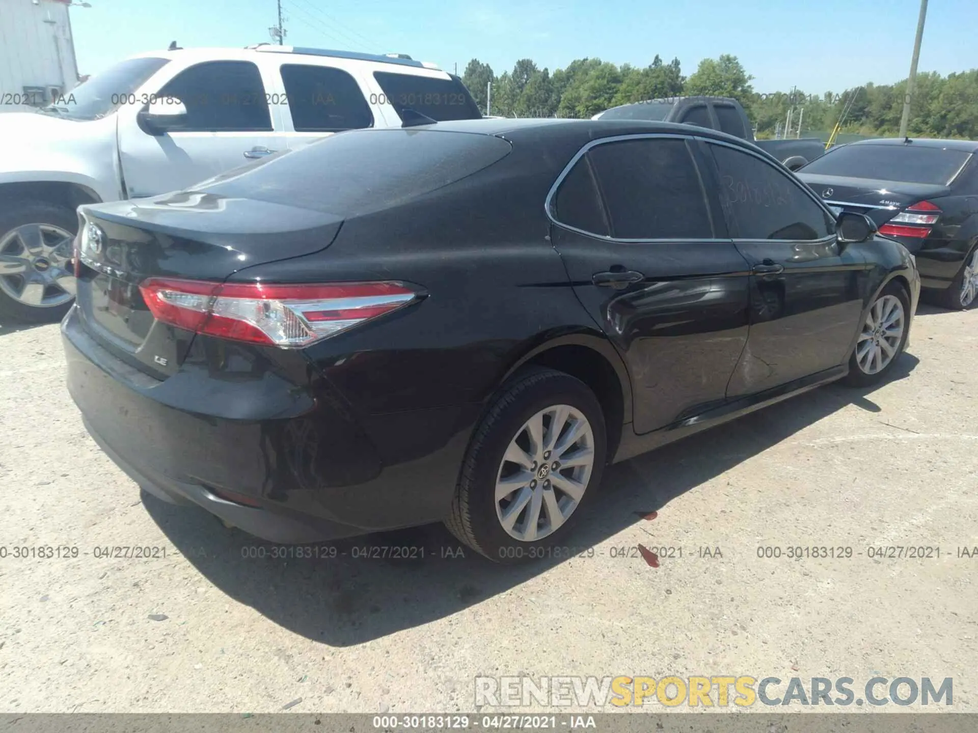4 Photograph of a damaged car 4T1C11AK3LU985144 TOYOTA CAMRY 2020