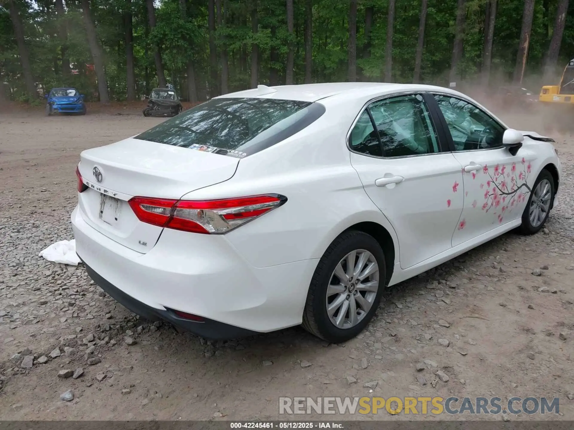 4 Photograph of a damaged car 4T1C11AK4LU316588 TOYOTA CAMRY 2020