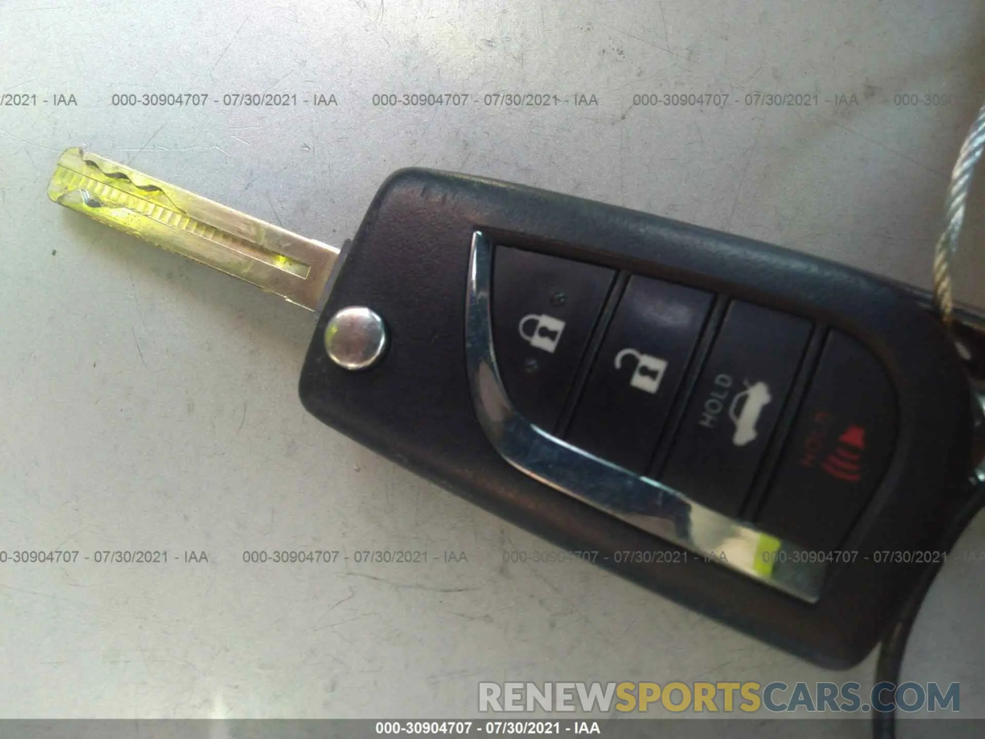 11 Photograph of a damaged car 4T1C11AK4LU330040 TOYOTA CAMRY 2020