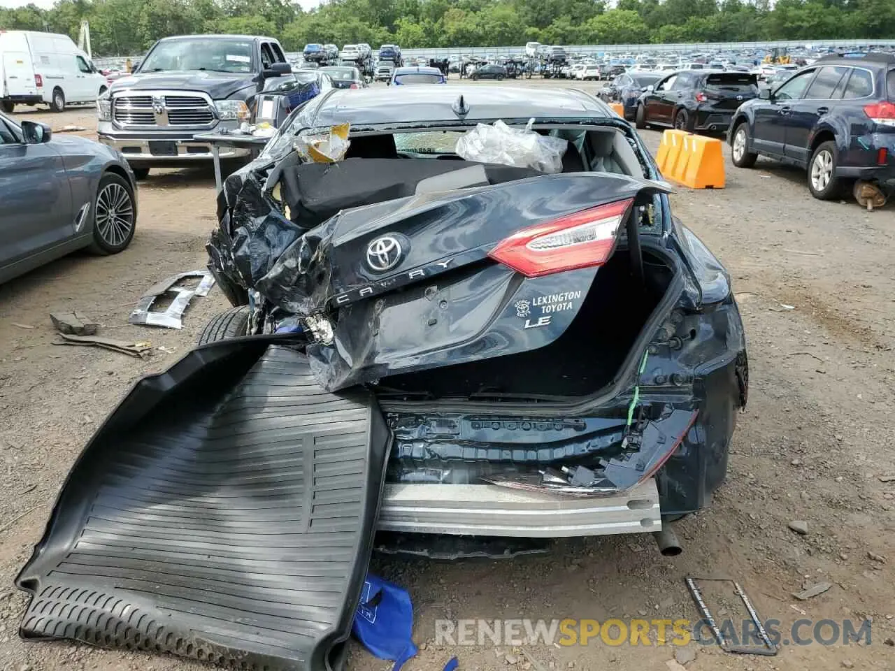 6 Photograph of a damaged car 4T1C11AK4LU335853 TOYOTA CAMRY 2020