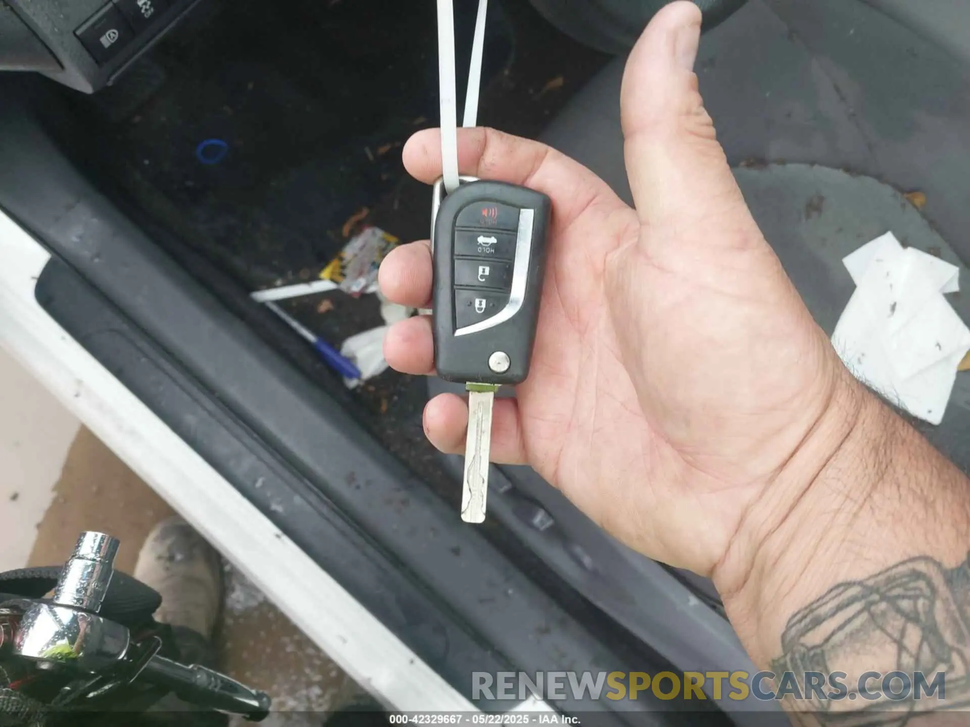11 Фотография поврежденного автомобиля 4T1C11AK4LU348599 TOYOTA CAMRY 2020
