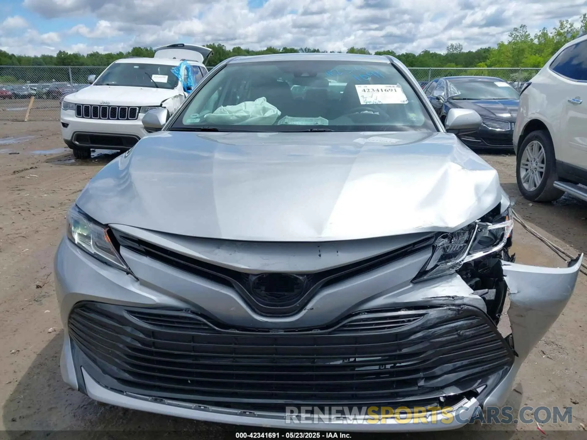 12 Photograph of a damaged car 4T1C11AK4LU389069 TOYOTA CAMRY 2020