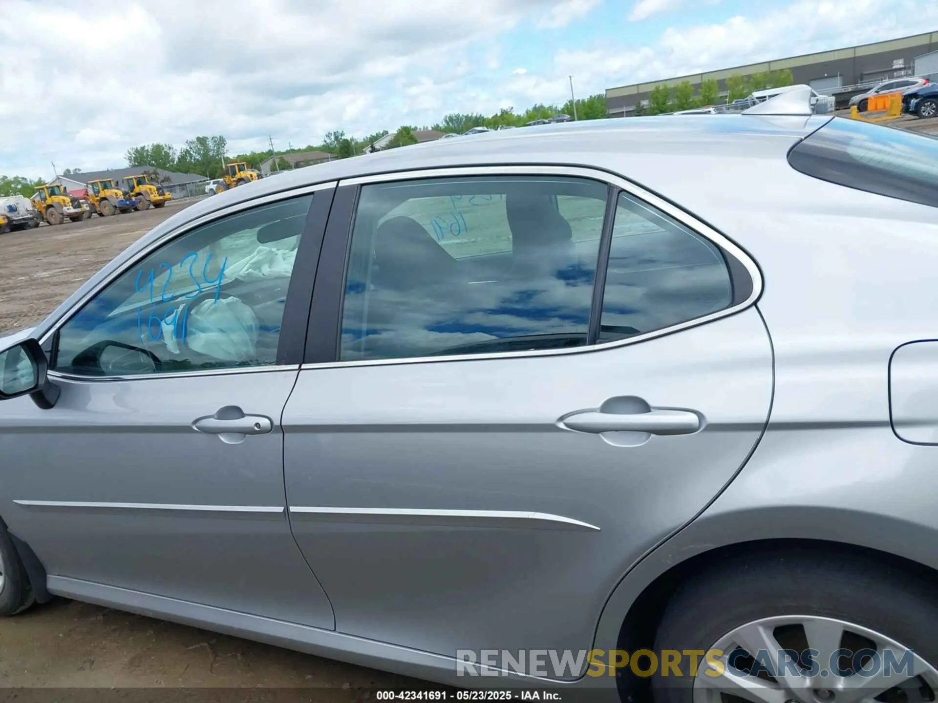 14 Photograph of a damaged car 4T1C11AK4LU389069 TOYOTA CAMRY 2020