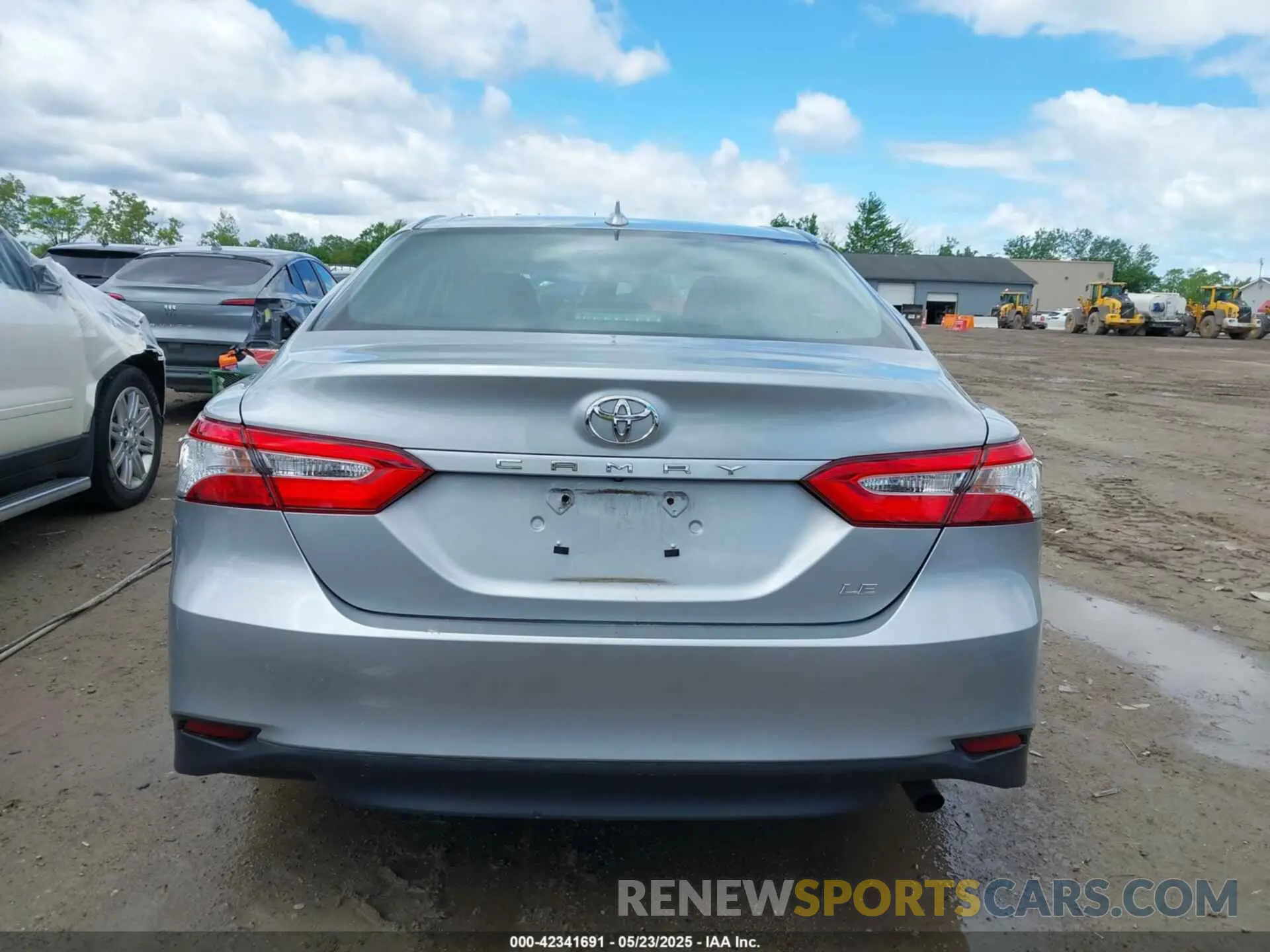 16 Photograph of a damaged car 4T1C11AK4LU389069 TOYOTA CAMRY 2020