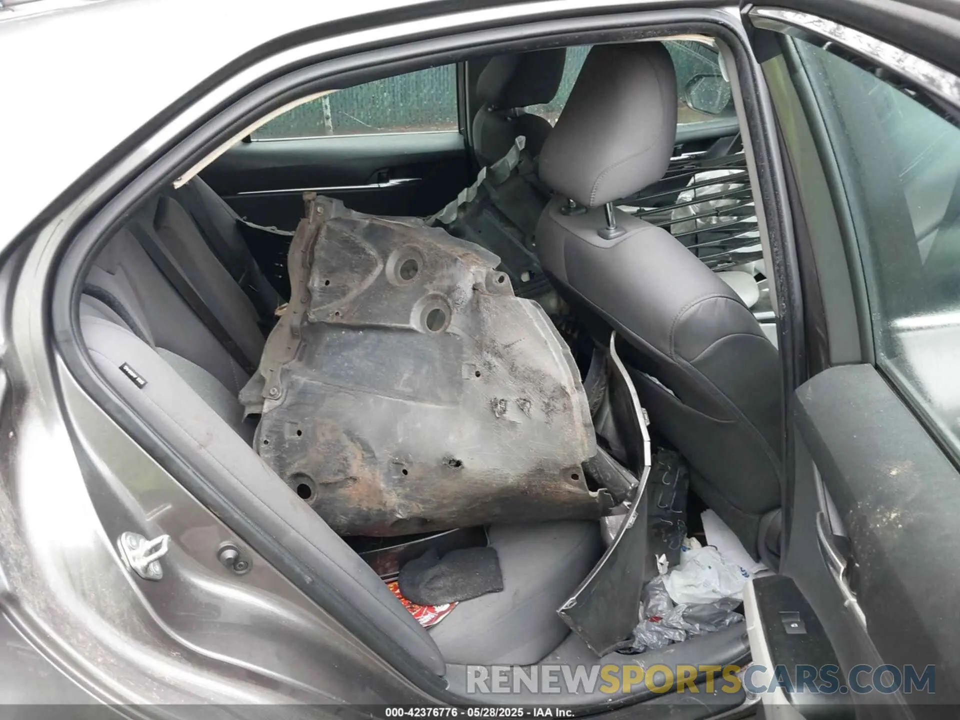 8 Фотография поврежденного автомобиля 4T1C11AK4LU395468 TOYOTA CAMRY 2020