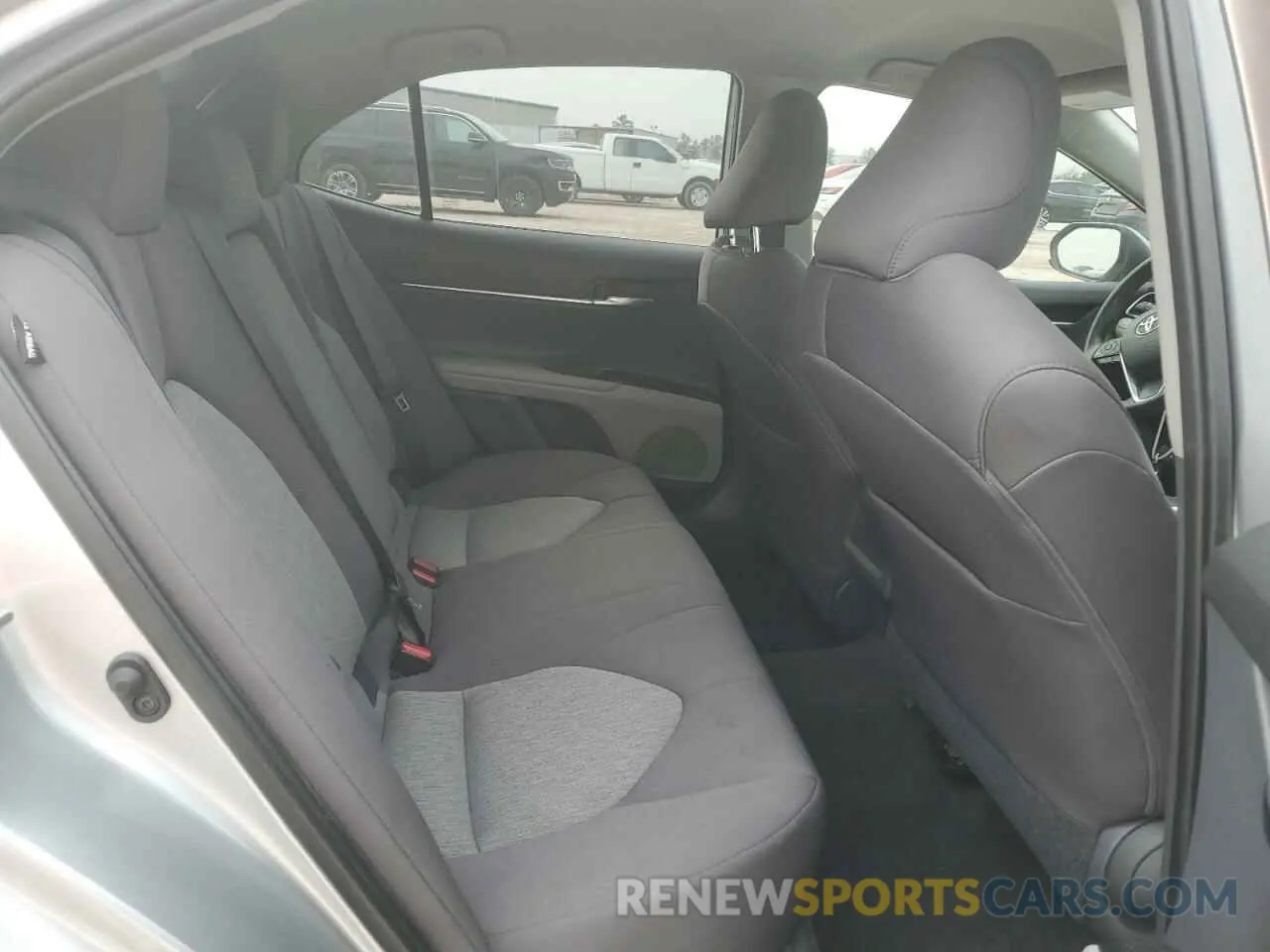 10 Photograph of a damaged car 4T1C11AK4LU902370 TOYOTA CAMRY 2020