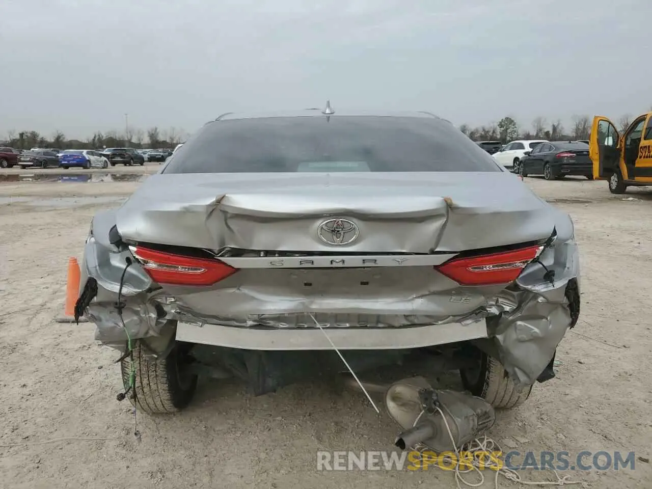 6 Photograph of a damaged car 4T1C11AK4LU902370 TOYOTA CAMRY 2020
