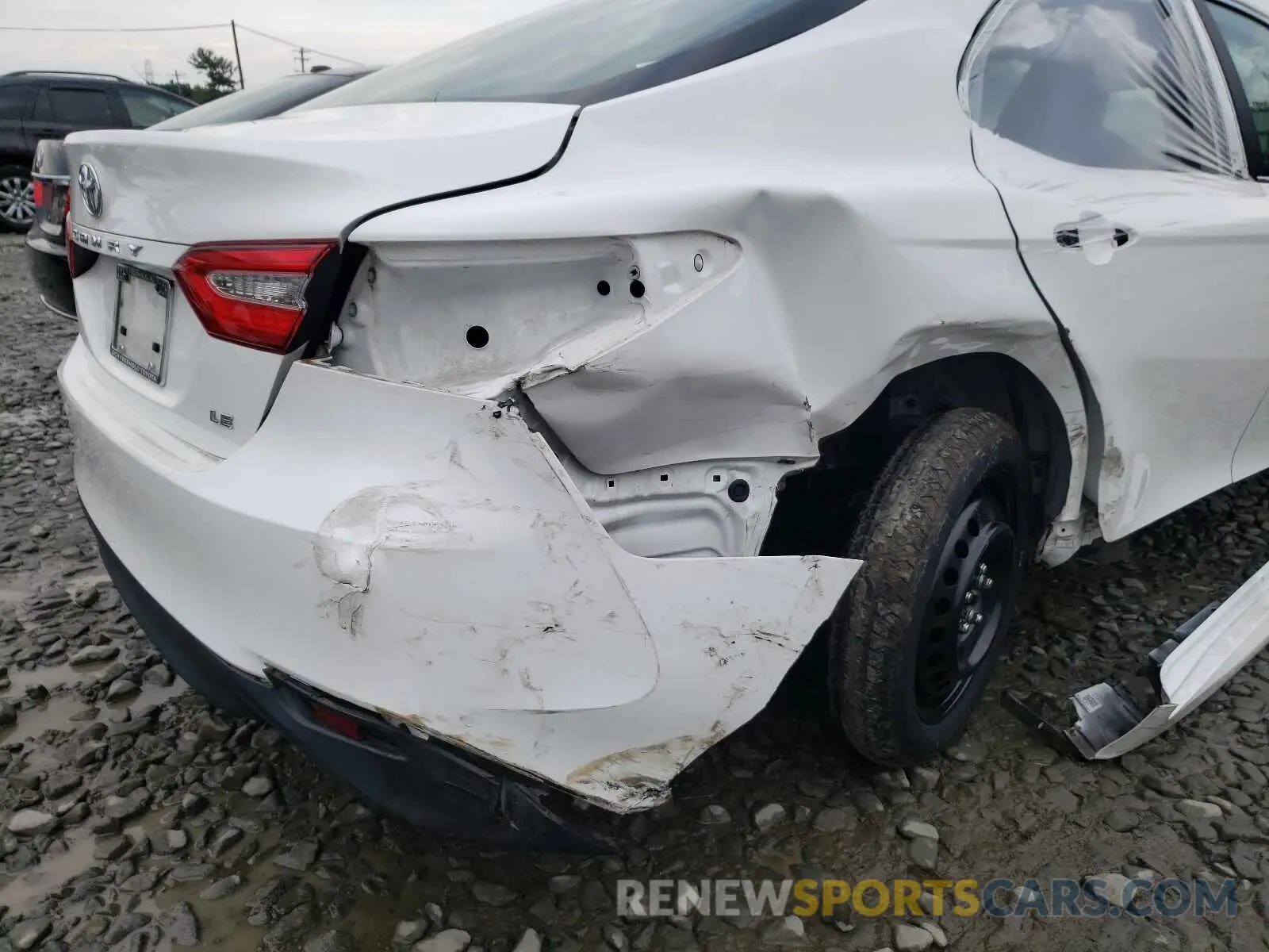 9 Photograph of a damaged car 4T1C11AK4LU926085 TOYOTA CAMRY 2020