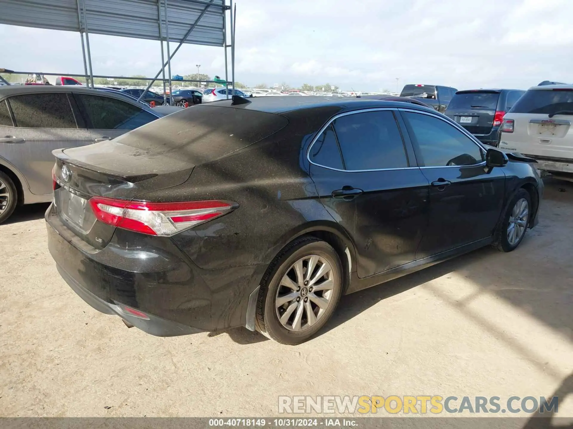 4 Photograph of a damaged car 4T1C11AK4LU933960 TOYOTA CAMRY 2020