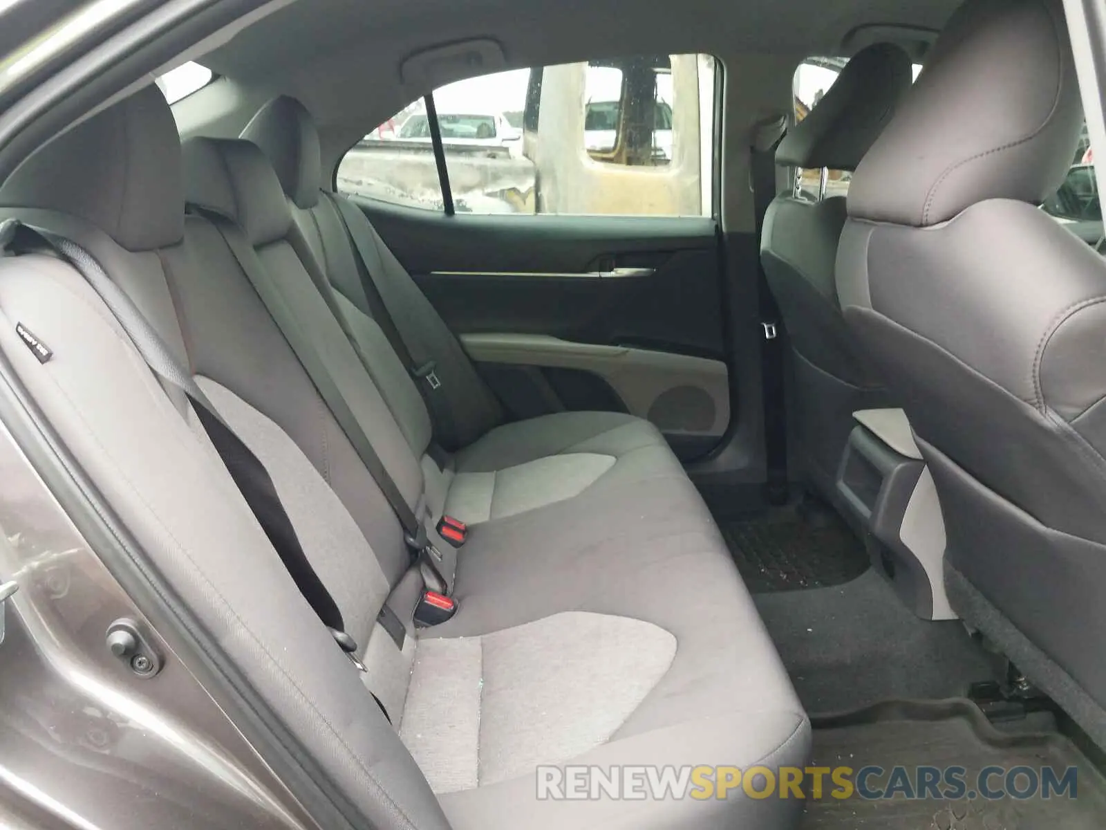 6 Photograph of a damaged car 4T1C11AK4LU941573 TOYOTA CAMRY 2020