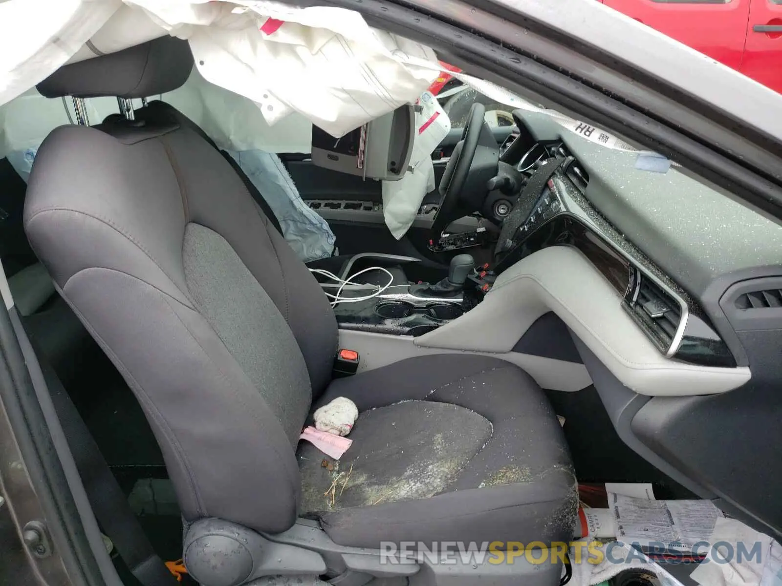 5 Photograph of a damaged car 4T1C11AK4LU943016 TOYOTA CAMRY 2020