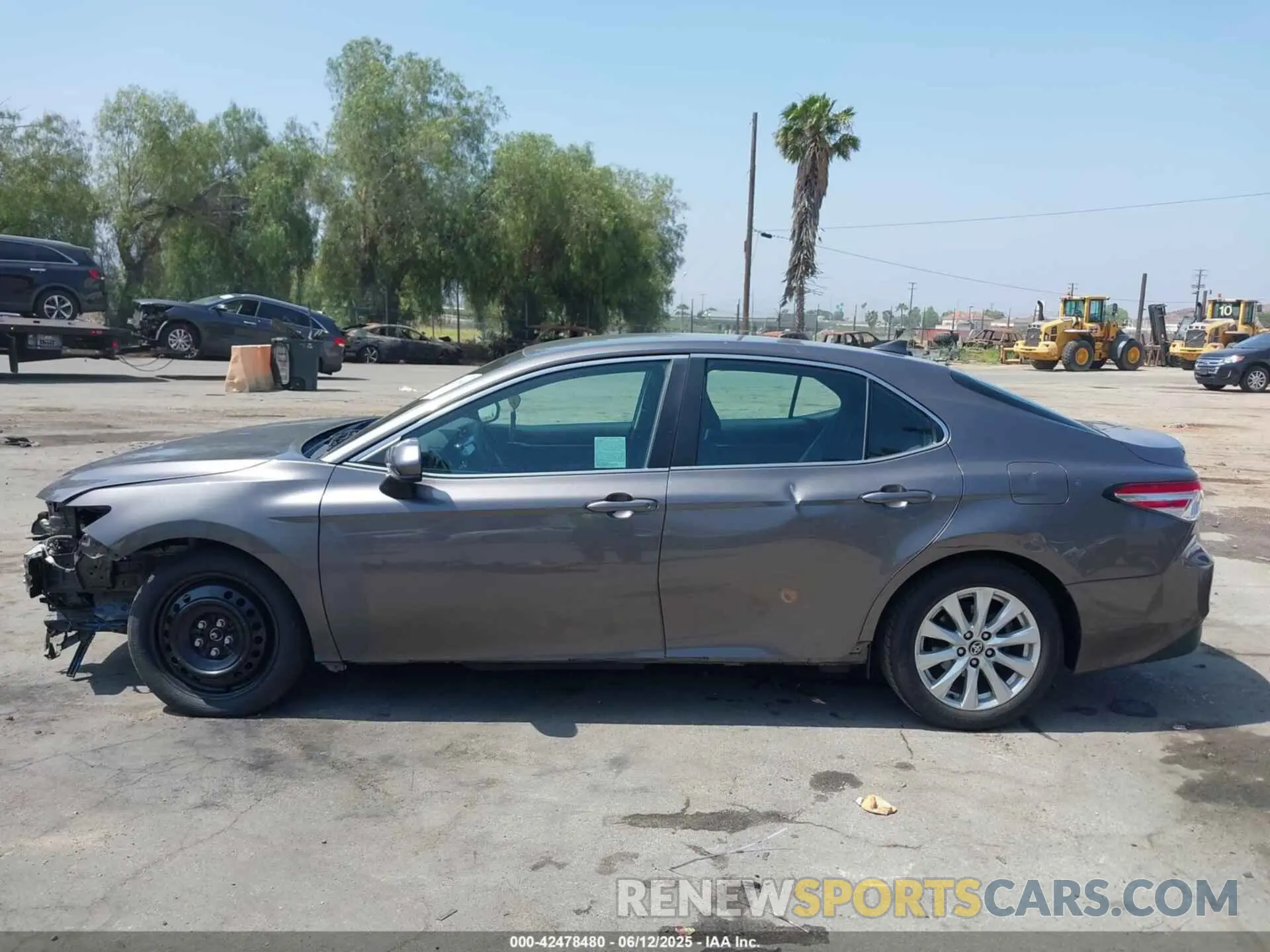 15 Photograph of a damaged car 4T1C11AK4LU961421 TOYOTA CAMRY 2020