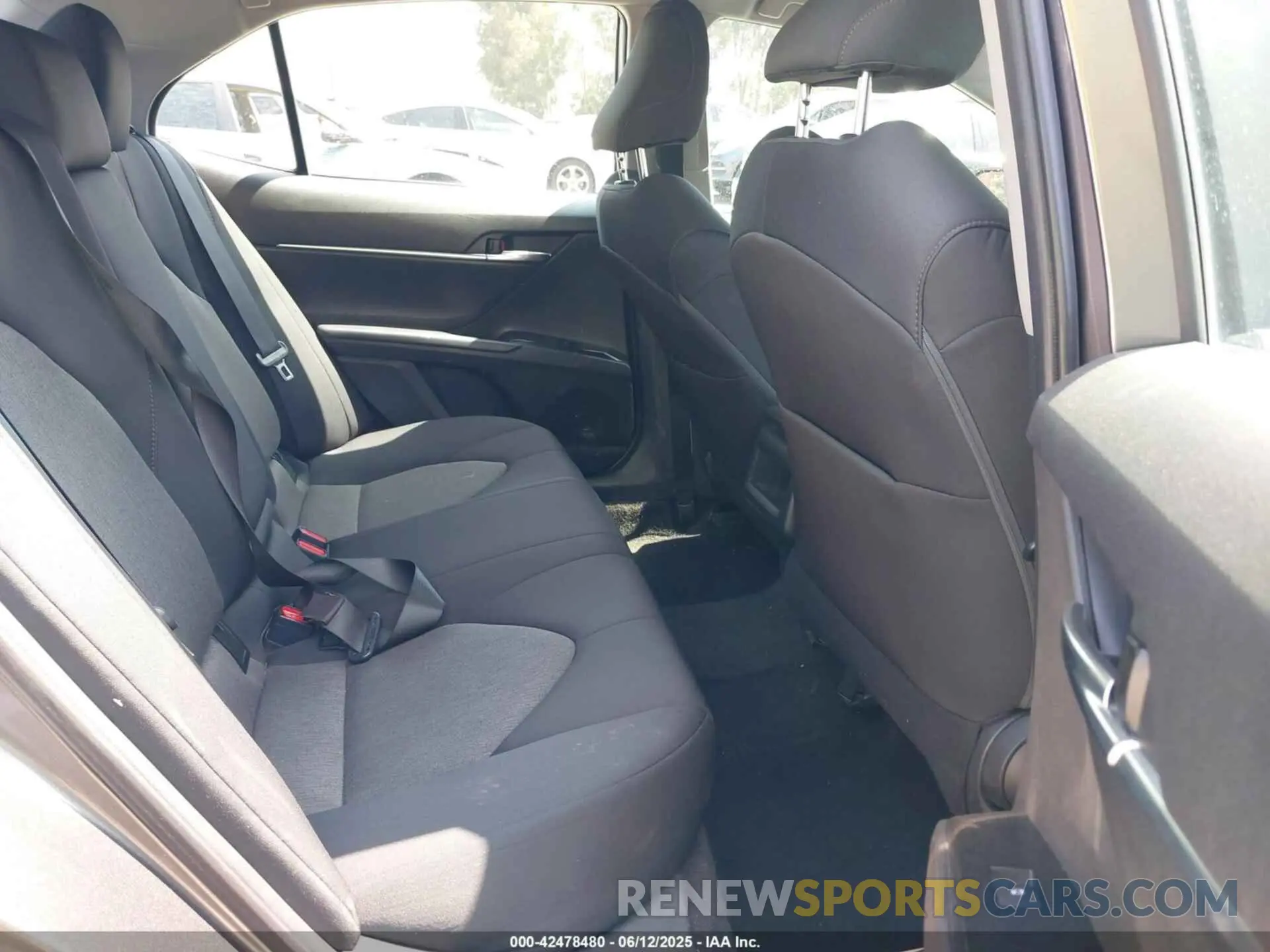 8 Photograph of a damaged car 4T1C11AK4LU961421 TOYOTA CAMRY 2020