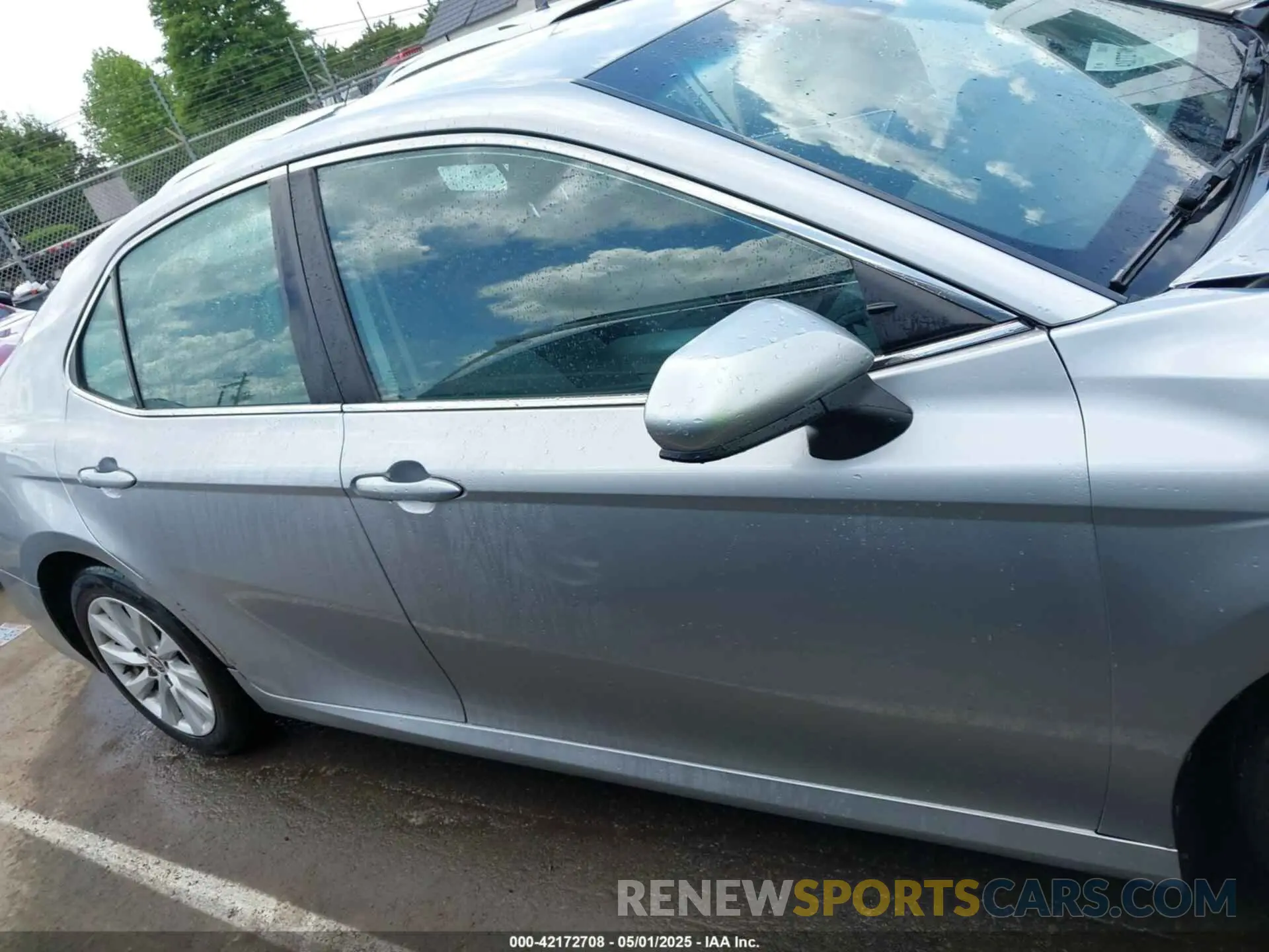 13 Photograph of a damaged car 4T1C11AK4LU971480 TOYOTA CAMRY 2020