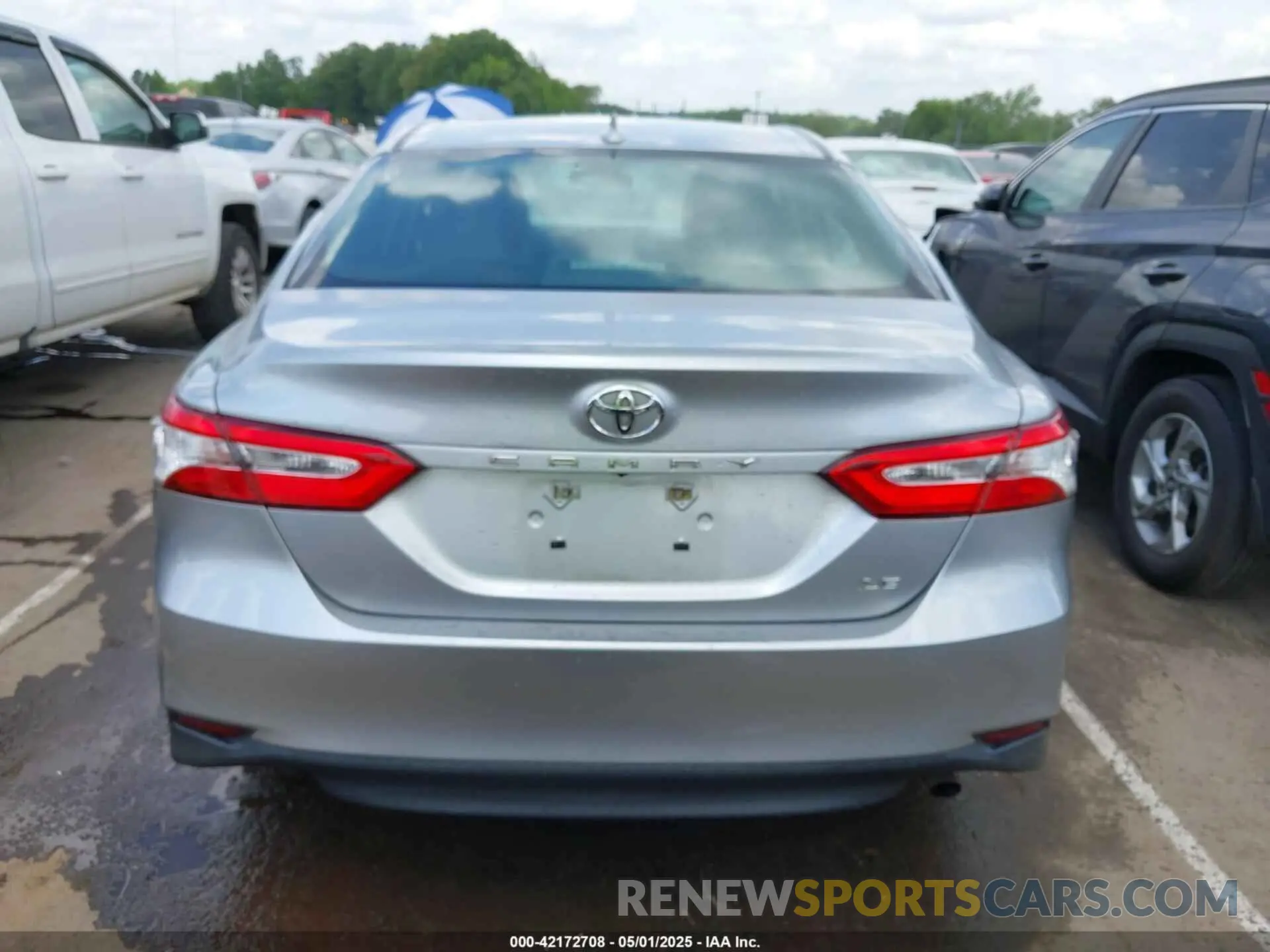 16 Photograph of a damaged car 4T1C11AK4LU971480 TOYOTA CAMRY 2020