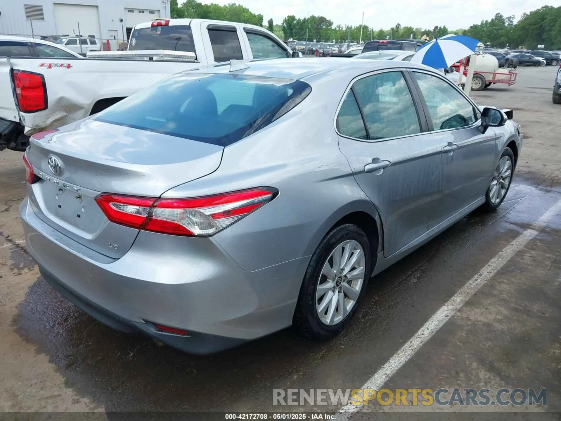4 Photograph of a damaged car 4T1C11AK4LU971480 TOYOTA CAMRY 2020