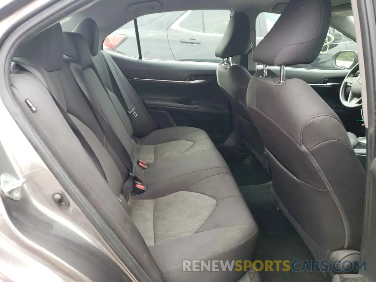 10 Photograph of a damaged car 4T1C11AK5LU337515 TOYOTA CAMRY 2020