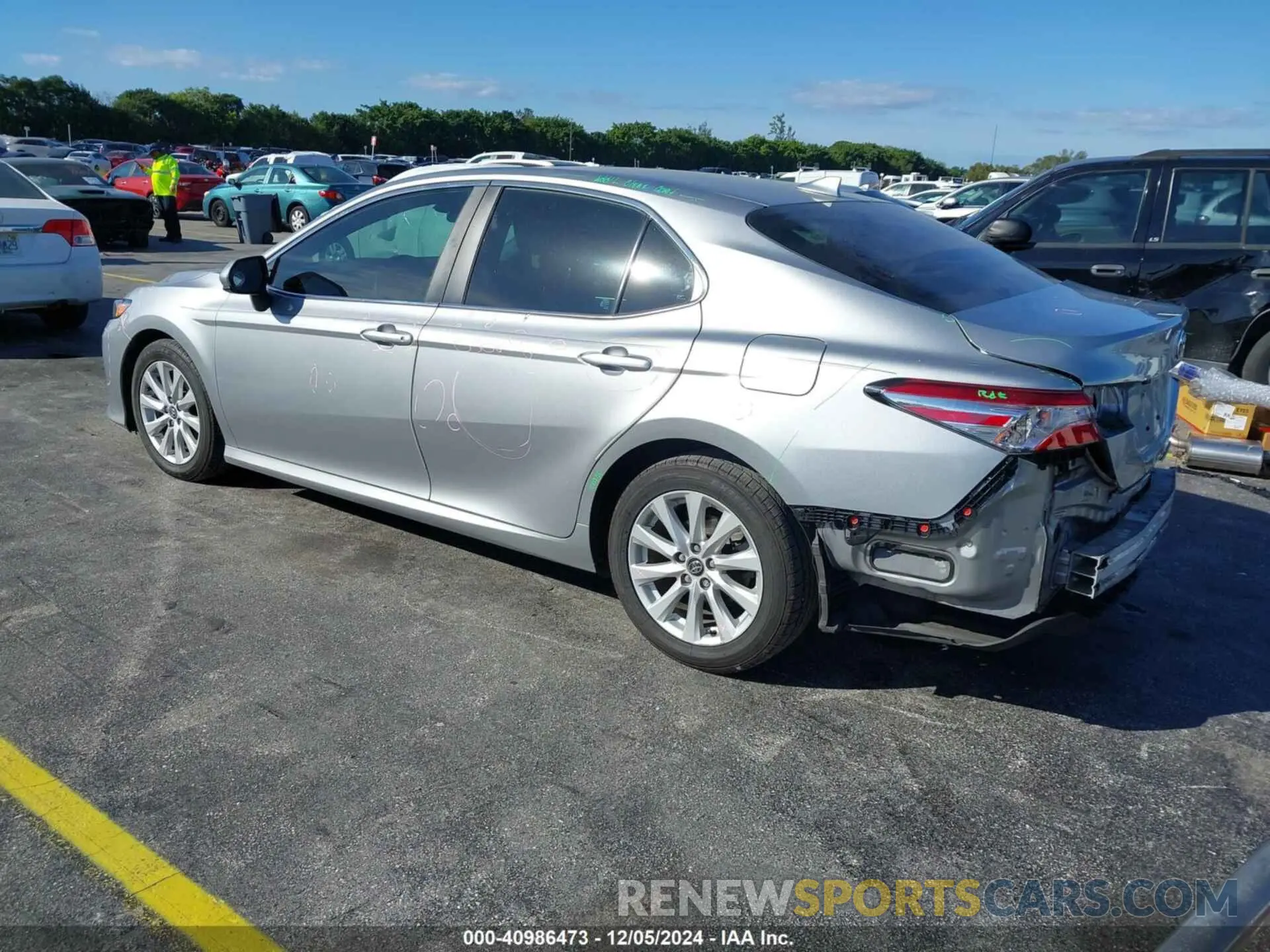 3 Фотография поврежденного автомобиля 4T1C11AK5LU337840 TOYOTA CAMRY 2020