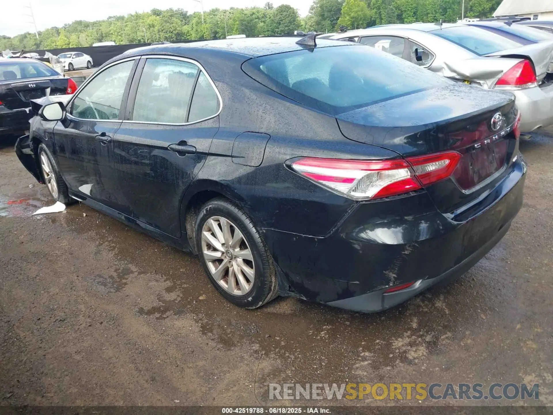 3 Photograph of a damaged car 4T1C11AK5LU352631 TOYOTA CAMRY 2020