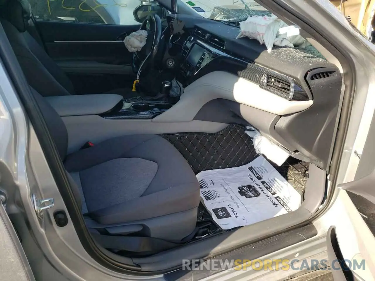 5 Photograph of a damaged car 4T1C11AK5LU364570 TOYOTA CAMRY 2020