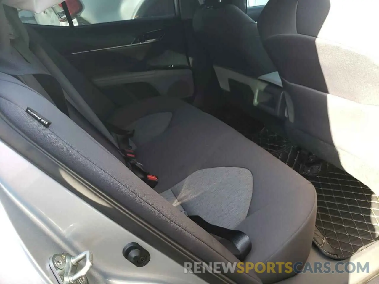 6 Photograph of a damaged car 4T1C11AK5LU364570 TOYOTA CAMRY 2020