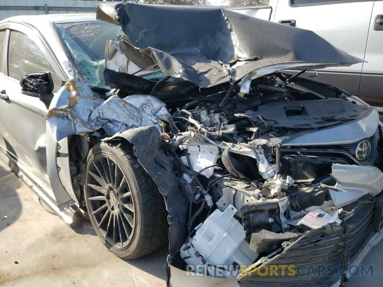 9 Photograph of a damaged car 4T1C11AK5LU364570 TOYOTA CAMRY 2020