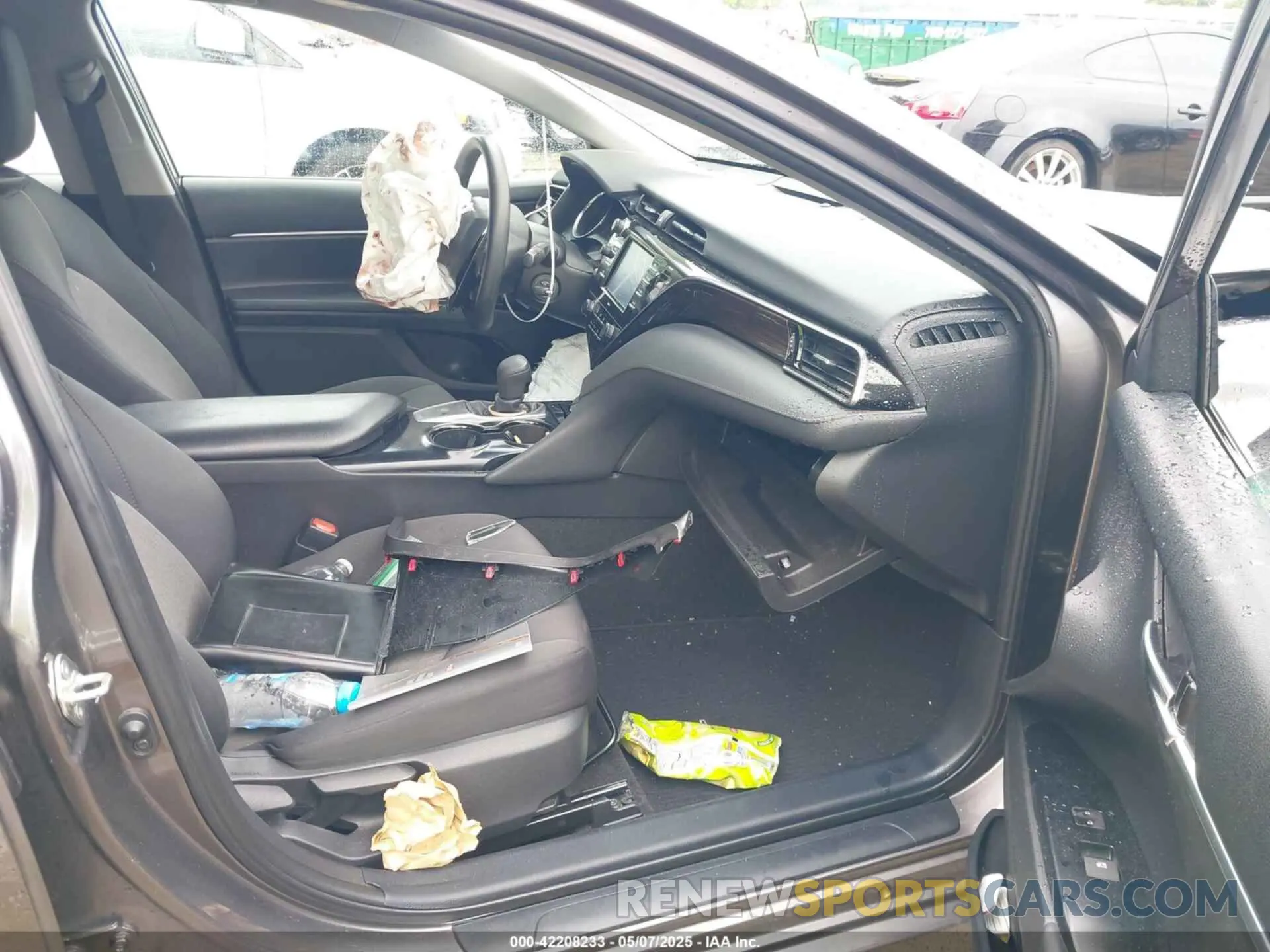 5 Photograph of a damaged car 4T1C11AK5LU368053 TOYOTA CAMRY 2020