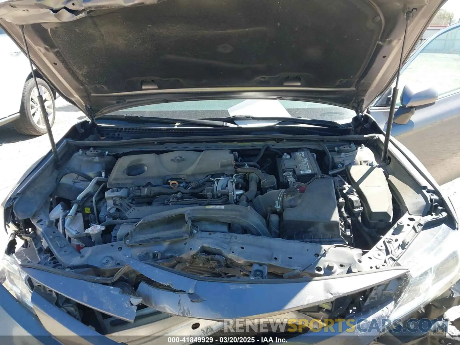 10 Photograph of a damaged car 4T1C11AK5LU867161 TOYOTA CAMRY 2020