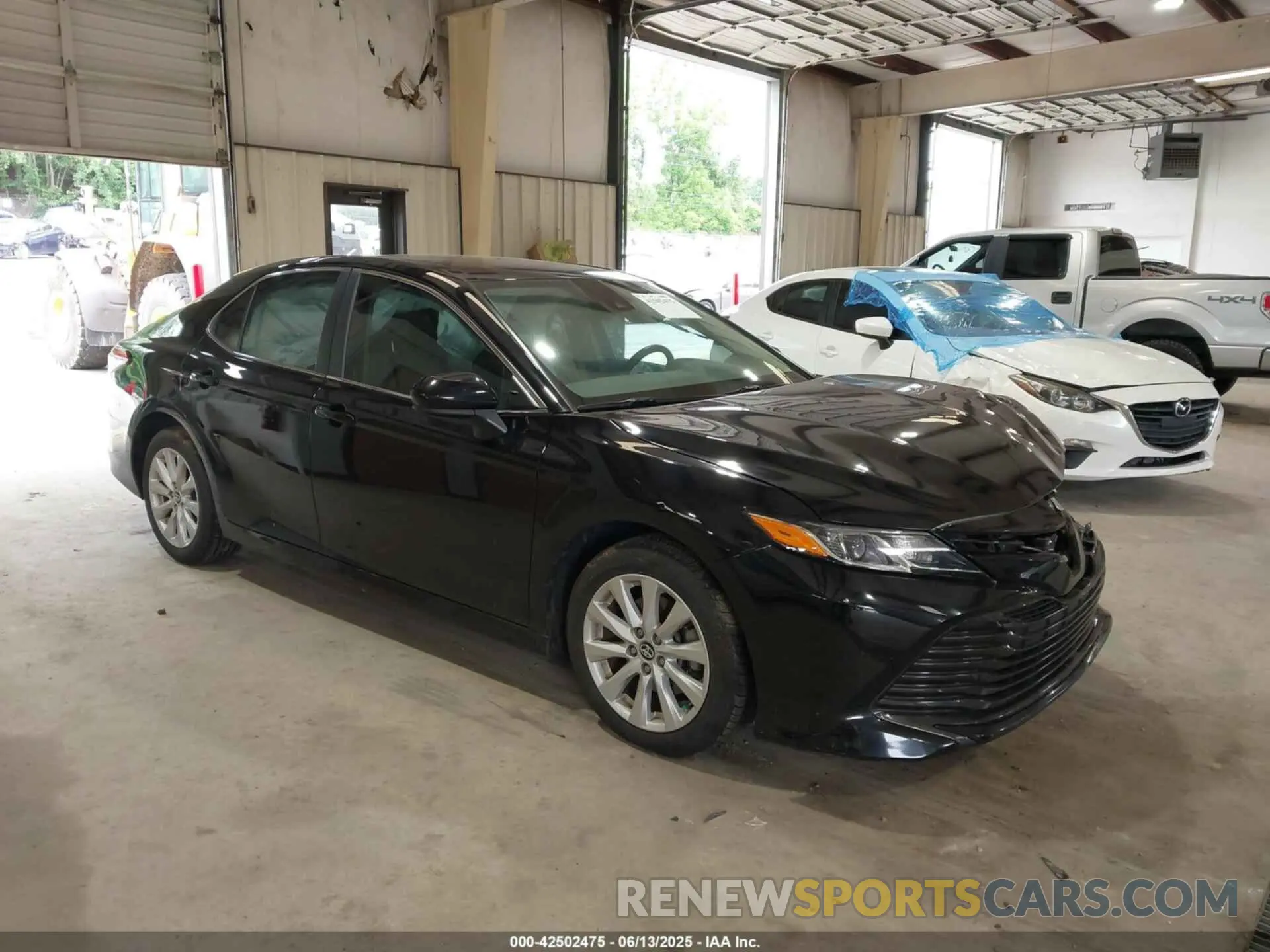 1 Фотография поврежденного автомобиля 4T1C11AK5LU870433 TOYOTA CAMRY 2020