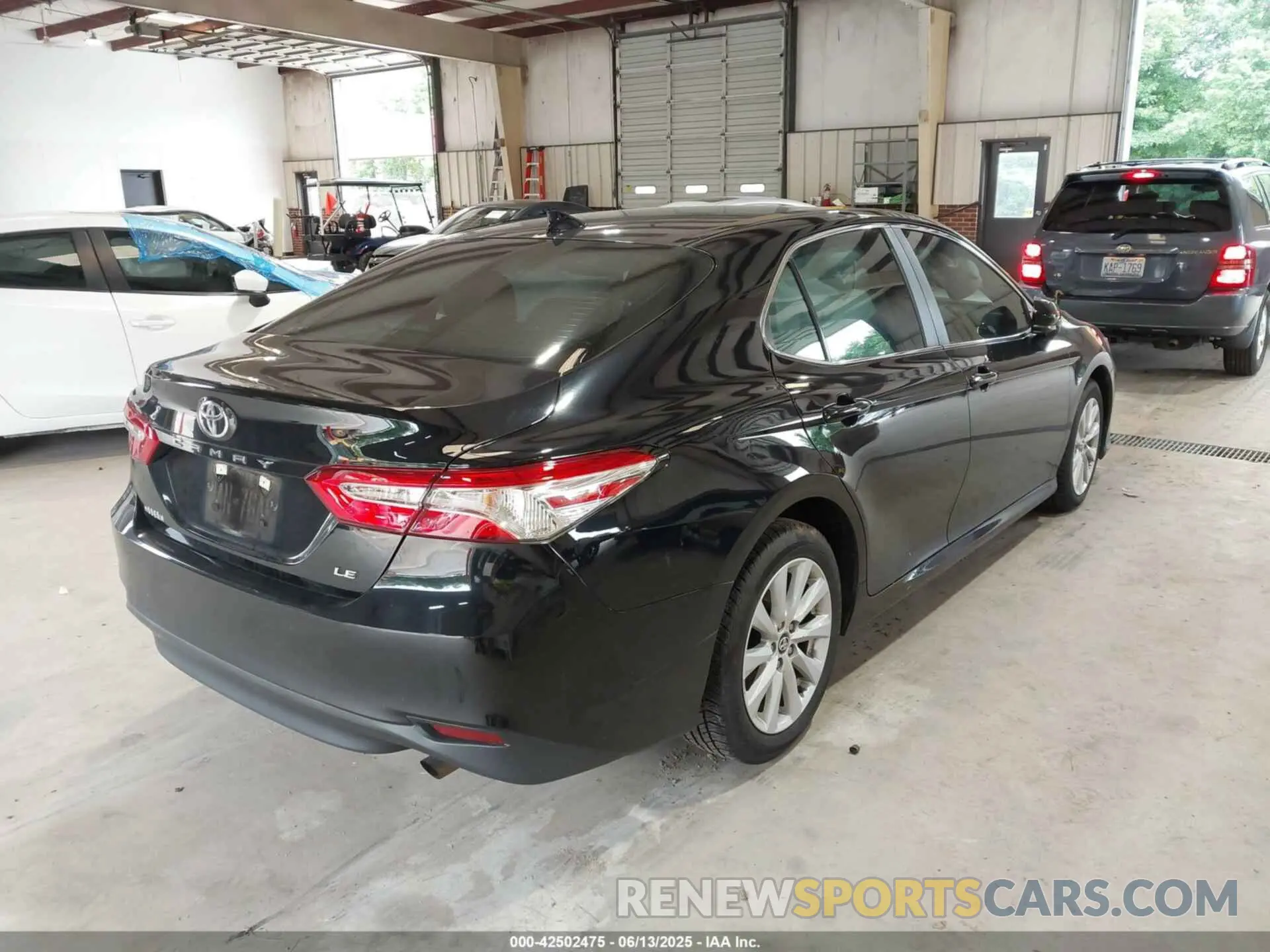 4 Фотография поврежденного автомобиля 4T1C11AK5LU870433 TOYOTA CAMRY 2020