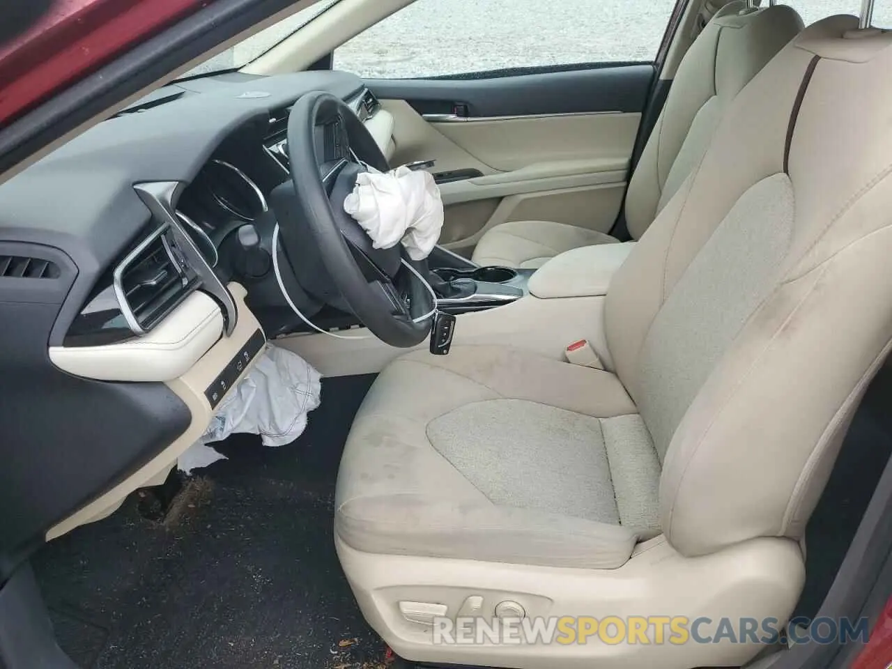 7 Photograph of a damaged car 4T1C11AK5LU910011 TOYOTA CAMRY 2020