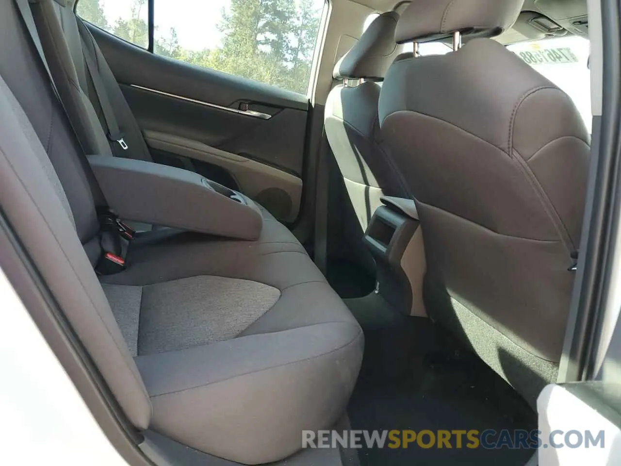 10 Photograph of a damaged car 4T1C11AK5LU932915 TOYOTA CAMRY 2020