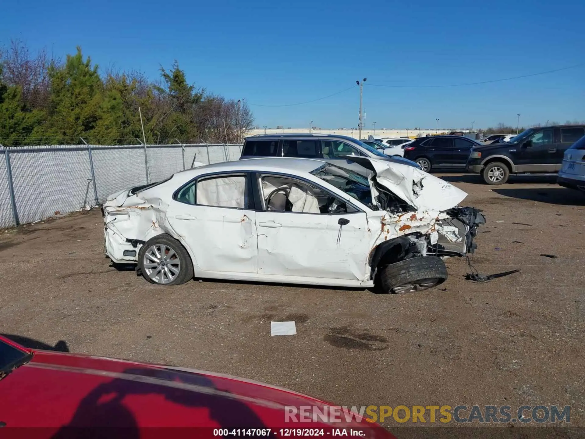 13 Photograph of a damaged car 4T1C11AK5LU935359 TOYOTA CAMRY 2020