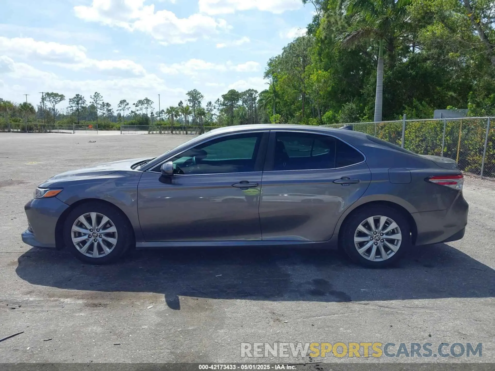 14 Photograph of a damaged car 4T1C11AK5LU997165 TOYOTA CAMRY 2020