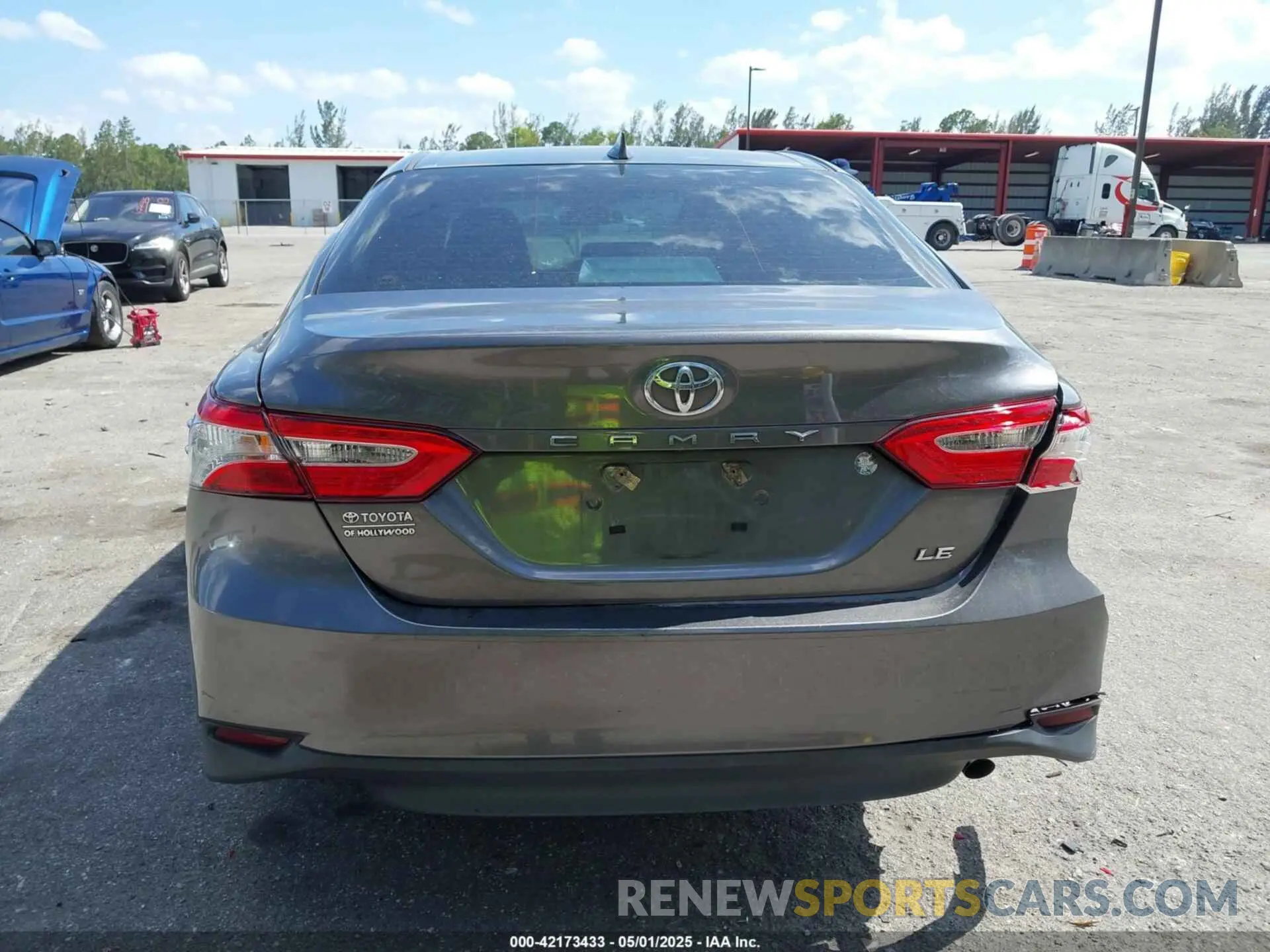 16 Photograph of a damaged car 4T1C11AK5LU997165 TOYOTA CAMRY 2020
