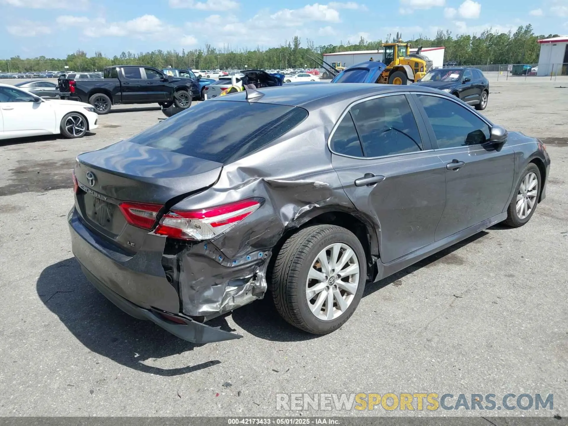 4 Photograph of a damaged car 4T1C11AK5LU997165 TOYOTA CAMRY 2020