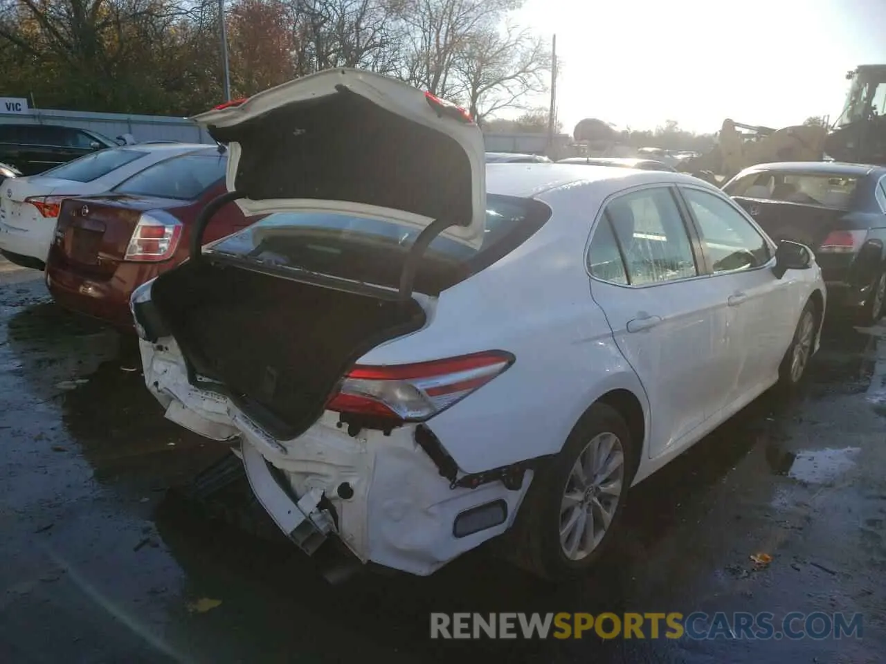 4 Photograph of a damaged car 4T1C11AK6LU332744 TOYOTA CAMRY 2020