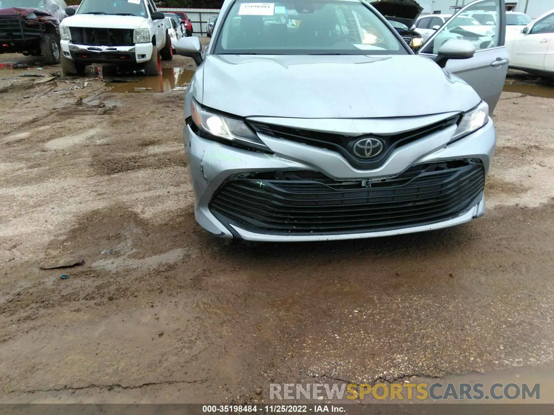 6 Photograph of a damaged car 4T1C11AK6LU360723 TOYOTA CAMRY 2020
