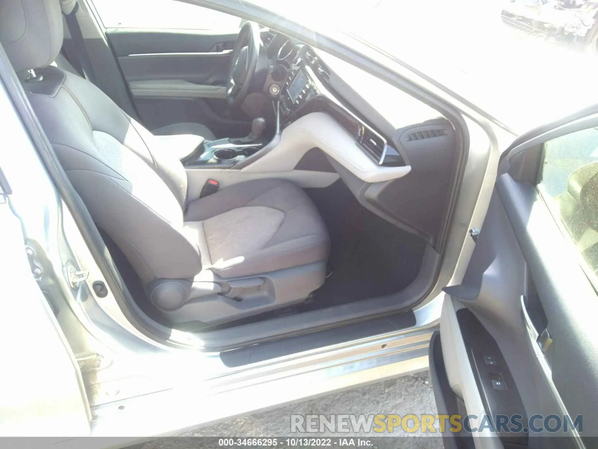 5 Photograph of a damaged car 4T1C11AK6LU363203 TOYOTA CAMRY 2020