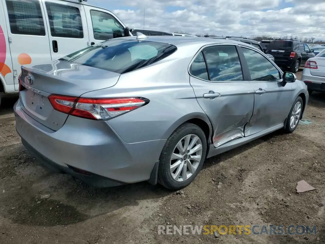 3 Photograph of a damaged car 4T1C11AK6LU502908 TOYOTA CAMRY 2020