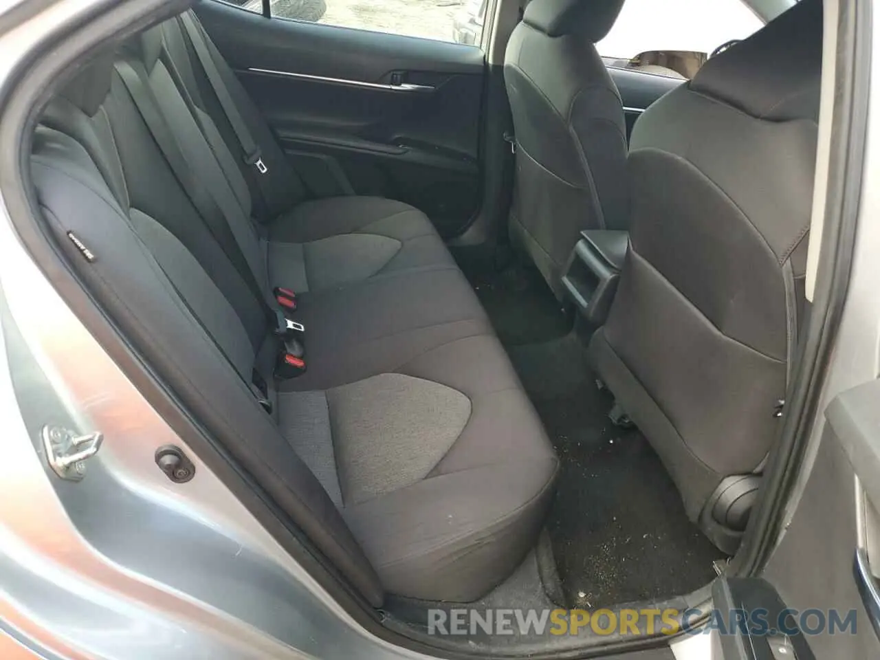 10 Photograph of a damaged car 4T1C11AK6LU505419 TOYOTA CAMRY 2020
