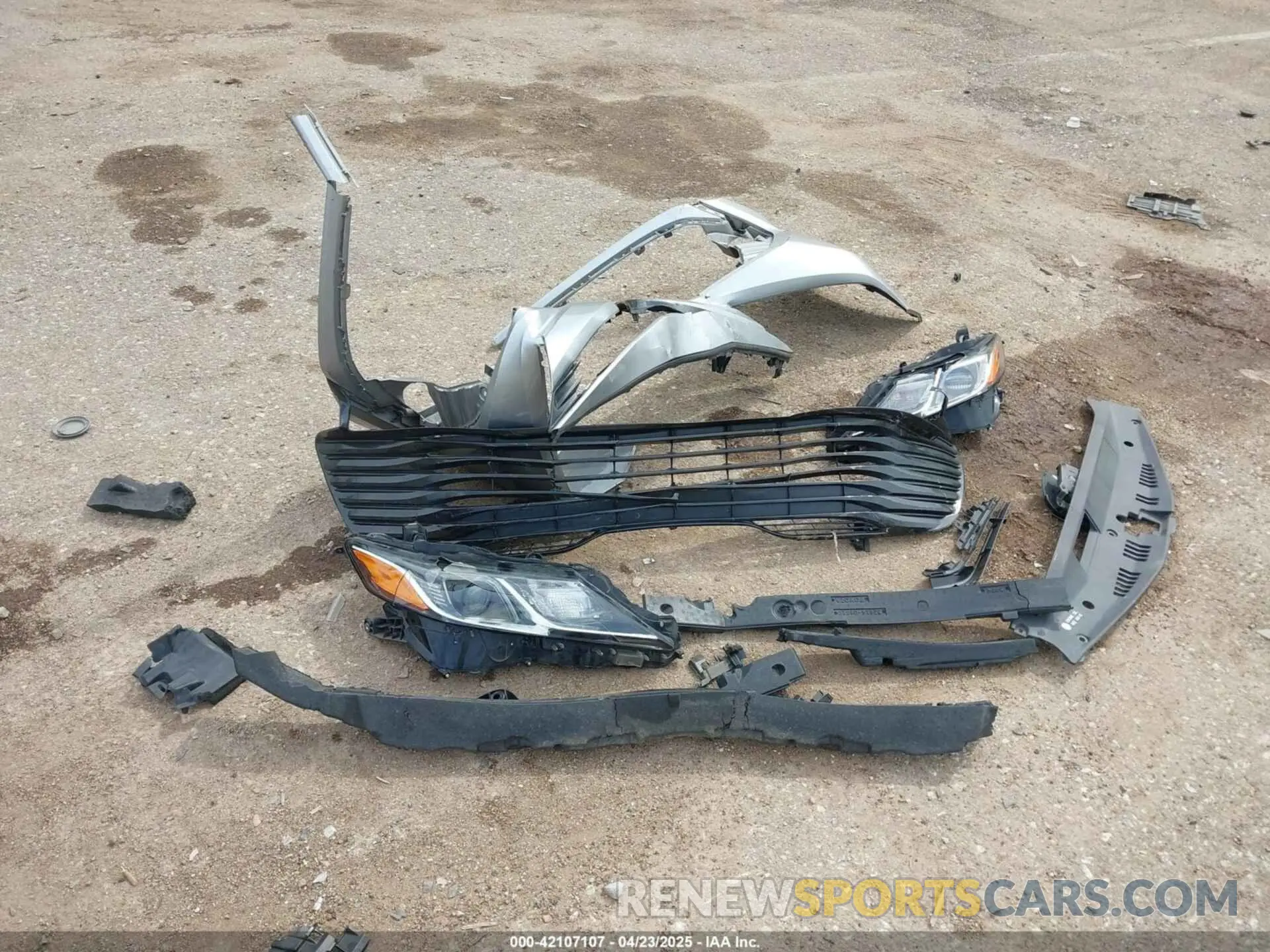12 Photograph of a damaged car 4T1C11AK6LU869453 TOYOTA CAMRY 2020
