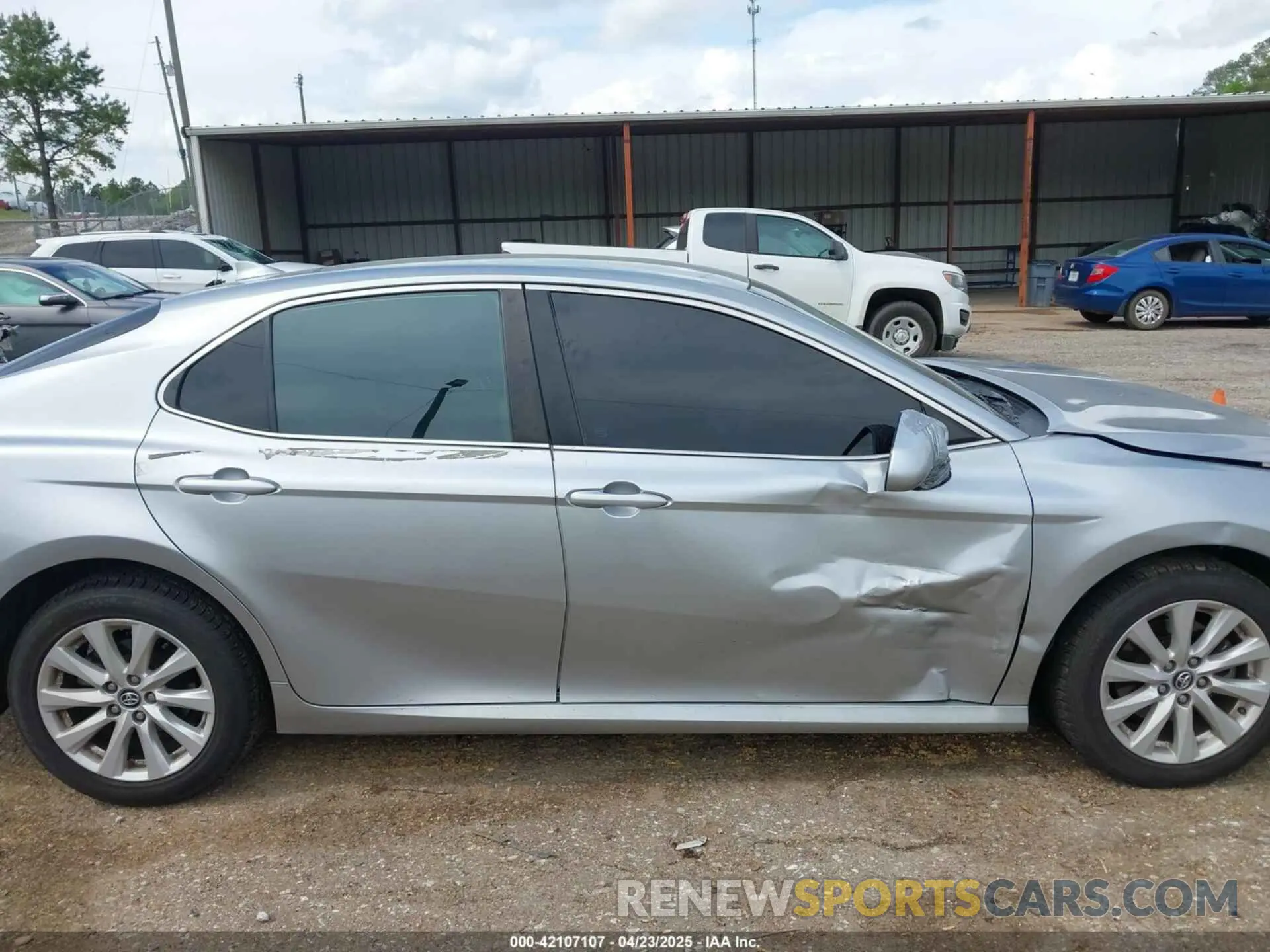14 Photograph of a damaged car 4T1C11AK6LU869453 TOYOTA CAMRY 2020