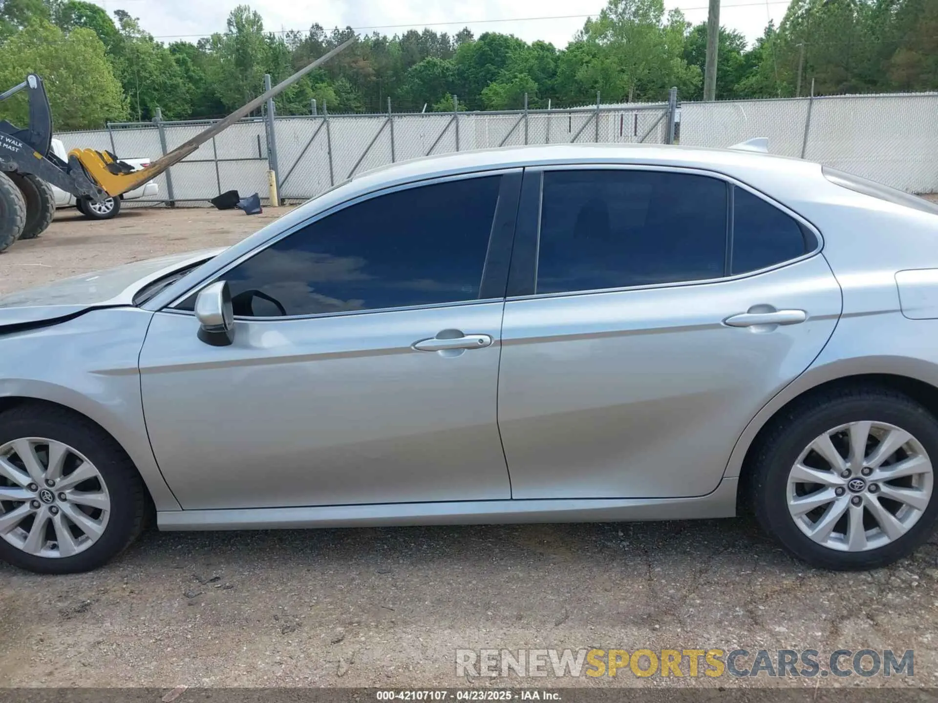 15 Photograph of a damaged car 4T1C11AK6LU869453 TOYOTA CAMRY 2020
